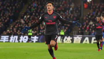 LONDON, ENGLAND - DECEMBER 28: Alexis Sanchez of Arsenal celebrates as he scores their third goall during the Premier League match between Crystal Palace and Arsenal at Selhurst Park on December 28, 2017 in London, England. (Photo by Catherine Ivill/Getty Images)