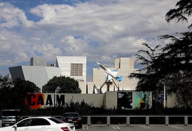 El Museo Aeroespacial de California, inagurado en 1984 pone en evidencia aspectos característicos de la arquitectura de Gehry, incluyendo  la presencia del F104 Starfighter en la fachada.