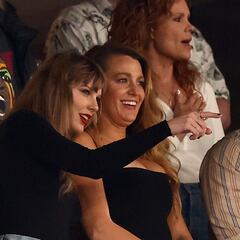 Taylor Swift llega al Chiefs vs. Jets rodeada de celebridades: Blake Lively, Hugh Jackman, Ryan Reynolds…