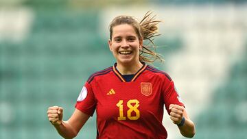 Cris Redondo celebra uno de sus tres goles a Suiza en la Eurocopa femenina Sub-17 de 2023.