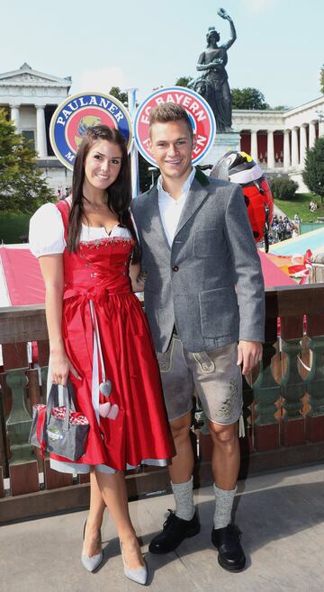 Joshua Kimmich y su esposa Lina Meyer