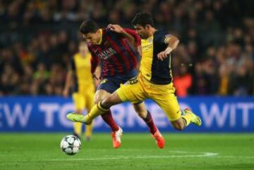 Marc Bartra con el balón. 