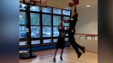 El policía 'abusón' que destroza a 2 niños en el Bronx: acabaron todos por los suelos