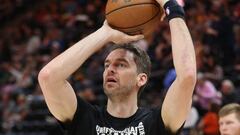 Pau, durante un calentamiento con los Spurs