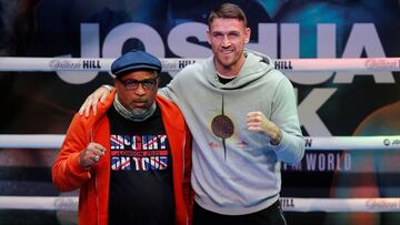 Nueve meses después de caer ante Saúl 'Canelo' Álvarez, el británico Callum Smith se encuentra de regreso en el ring con nuevo entrenador y en un nuevo peso.