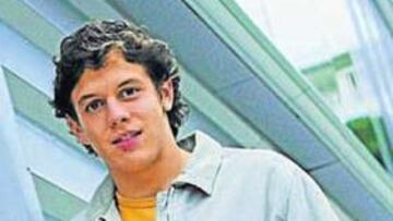 <b>PIDE PASO. </b>Gorka Elustondo podría ser el fichaje para el centro del campo y sin salir de Zubieta.