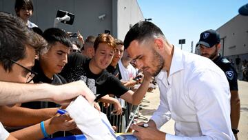 TURIN, ITALY - AUGUST 11: Juventus new signing Filip Kostic arrives for medical tests at Jmedical on August 11, 2022 in Turin, Italy. (Photo by Daniele Badolato - Juventus FC/Juventus FC via Getty Images)