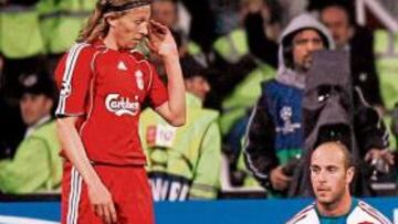 <b>DESOLADOS. </b>Lucas Leiva y Pepe Reina, resignados tras uno de los goles recibidos ante el Besiktas.