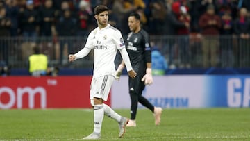 Asensio se retira del Estadio Luzhniki.