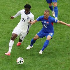 Kobbie Mainoo se une a Wayne Rooney y Michael Owen