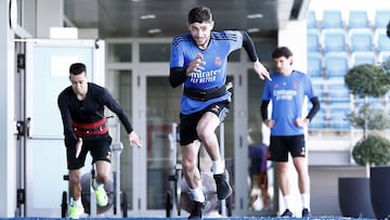Valverde entrena con el grupo