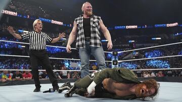 Brock Lesnar ataca a Sami Zayn en SmackDown.