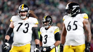 PHILADELPHIA, PENNSYLVANIA - DECEMBER 15: Isaac Seumalo #73, Russell Wilson #3 and Dan Moore Jr. #65 of the Pittsburgh Steelers look on during a game against the Philadelphia Eagles at Lincoln Financial Field on December 15, 2024 in Philadelphia, Pennsylvania.   Emilee Chinn/Getty Images/AFP (Photo by Emilee Chinn / GETTY IMAGES NORTH AMERICA / Getty Images via AFP)