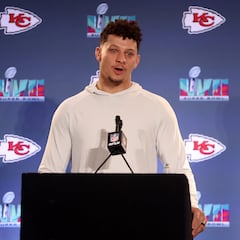 Reporter pranks Mahomes about Rihanna