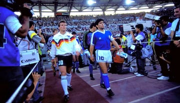 Dos grandes de la historia del fútbol mundial: Lotthar Mathauss y Diego Maradona.