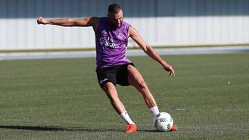 Benzema ya tira a puerta y está eufórico: "He vuelto"