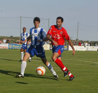 El defensa argentino disputó su última temporada como futbolista profesional, la 2005-06, en el Deportivo Alavés.