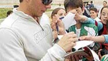 <b>POCAS OPCIONES</B>. El fichaje de Ronaldinho por el Manchester cerraría las puertas a Joaquín.