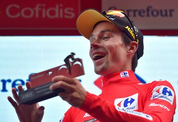 Roglic, maillot rojo.