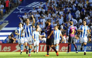 Alegría de Aritz Elustondo autor del gol que abre el marcador de la Real Sociedad