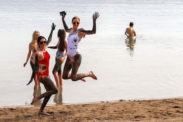 Las participantes de Miss Universo visitan el Mar Muerto cerca de Jericó, Cisjordania.