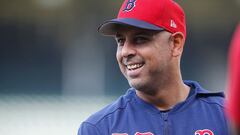 A unos d&iacute;as de que la campa&ntilde;a 2020 finalizara, Boston se acerc&oacute; a Cora, su antiguo manager, para intentar ponerlo en la caseta de Fenway Park otra vez.