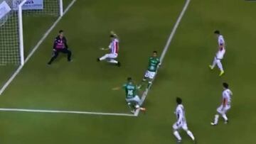 El gol con que Jean Meneses abrió la victoria del líder León