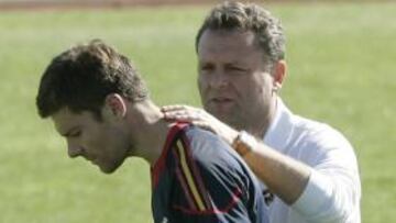 Juega Cazorla por el enfermo Xabi Alonso