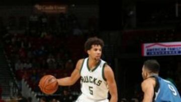 Carter-Williams, defendido por Ricky Rubio.