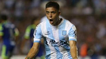 Brian Fern&aacute;ndez celebra un gol con Racing.