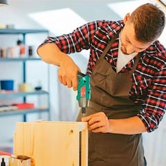 Imprescindible: un atornillador eléctrico a batería con 35 accesorios