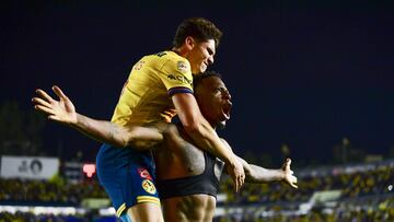 Cristian Borja celebrates his goal 2-1 with Israel Reyes of America during the Semi-Final second leg match between America and Cruz Azul as part of the Liga BBVA MX, Torneo Clausura 2025 at Ciudad de los Deportes Stadium on May 18, 2025 in Mexico City, Mexico.