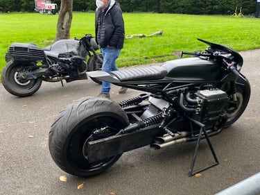 The Batman: el Bat-traje y la Bat-moto con todo lujo de detalles en nuevas imágenes del rodaje