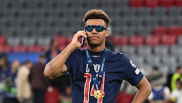 Doué celebra la Champions del PSG.