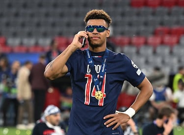 Temporada inovlidable para el extremo francés. Tras una buena participación en los Juegos Olímpicos, firmó por el PSG en agosto de 2024. En su primera temporada con el PSG, Désiré Doué ganó liga, copa y la primera Copa de Europa de la historia del club francés, en la final, disputada en Múnich contra el Inter, fue el protagonista de la noche con 2 de los 5 goles franceses de la noche del Allianz Arena y además aportó una asistencia. La estrella de Angers que se inspira a Neymar ya empieza a llenar de premios su estantería personal.