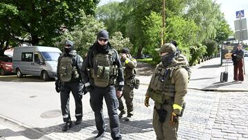 Members of the Finnish Border Guard stand outside the Goverment Palace during U.S. Secretary of State Antony Blinken's visit to the Prime Minister's Office at the Government Palace in Helsinki, Finland, June 2, 2023. Lehtikuva/via REUTERS      ATTENTION EDITORS - THIS IMAGE WAS PROVIDED BY A THIRD PARTY. NO THIRD PARTY SALES. NOT FOR USE BY REUTERS THIRD PARTY DISTRIBUTORS. FINLAND OUT. NO COMMERCIAL OR EDITORIAL SALES IN FINLAND.