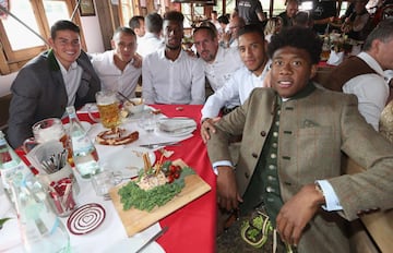 James con el Bayern Múnich, presentes en el Oktoberfest