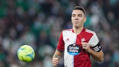 Iago Aspas celebra uno de sus dos goles ante el Betis en el Villamar&iacute;n.