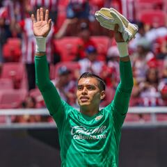 Rangel, halagado de que le compare con Oswaldo Sánchez