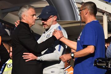 Marco Ianni, técnico asistente de Maurizio Sarri en el Chelsea, celebró el gol de Barkley que significó el empate en el marcador entre Chelsea y Manchester United de forma efusiva enfrente de Mourinho, que entró en cólera.