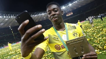 Ousmane Demb&eacute;l&eacute;, celebrando un t&iacute;tulo con el Borussia Dortmund.