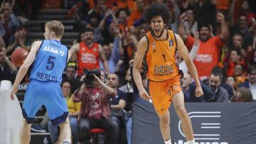 Labeyrie celebra una jugada en la final de la Eurocup entre el Valencia Basket y el Alba Berl&iacute;n.