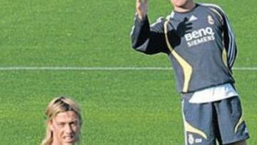 <b>RELACIÓN TENSA. </b>Capello reprende a Guti, segundo capitán, en una imagen de archivo.