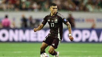 HOUSTON, TEXAS - JUNE 22: Orbelin Pineda of Mexico controls the ball during the CONMEBOL Copa America 2024 Group B match between Mexico and Jamaica at NRG Stadium on June 22, 2024 in Houston, Texas. Omar Vega/Getty Images/AFP (Photo by Omar Vega / GETTY IMAGES NORTH AMERICA / Getty Images via AFP)