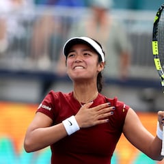 El tenis tiene nueva joya: Eala se carga a su madrina de graduación