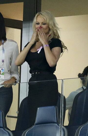 Pamela Anderson luce anillo.