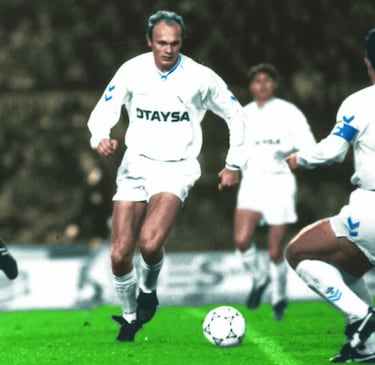 Era un defensa central yugoslavo rocoso, pero con poca cintura. El Camp Nou llegó a corear su nombre después de que se marcara un autogol. El partido iba empatado. Jugó 22 encuentros en la 90-91, antes de pasar una feliz temporada en Osasuna, ya sin menos presión que en el Real Madrid.