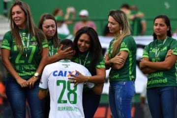 Emotivo homenaje a las víctimas del accidente aéreo de Chapecoense 