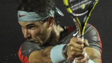 El tenista espa&ntilde;ol Rafael Nadal ante su compatriota Albert Monta&ntilde;&eacute;s hoy jueves 20 de febrero de 2014, durante el torneo ATP de R&iacute;o de Janeiro (Brasil).