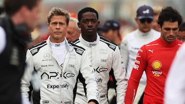 Brad Pitt junto a Carlos Sainz durante la grabación de la película de F1.